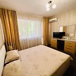 джорджия Naousa