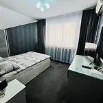 джорджия Naousa
