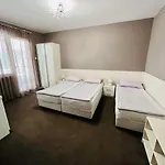 джорджия Naousa